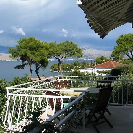 Nyaraló Holiday Lele - 50 M From Beach Splitska